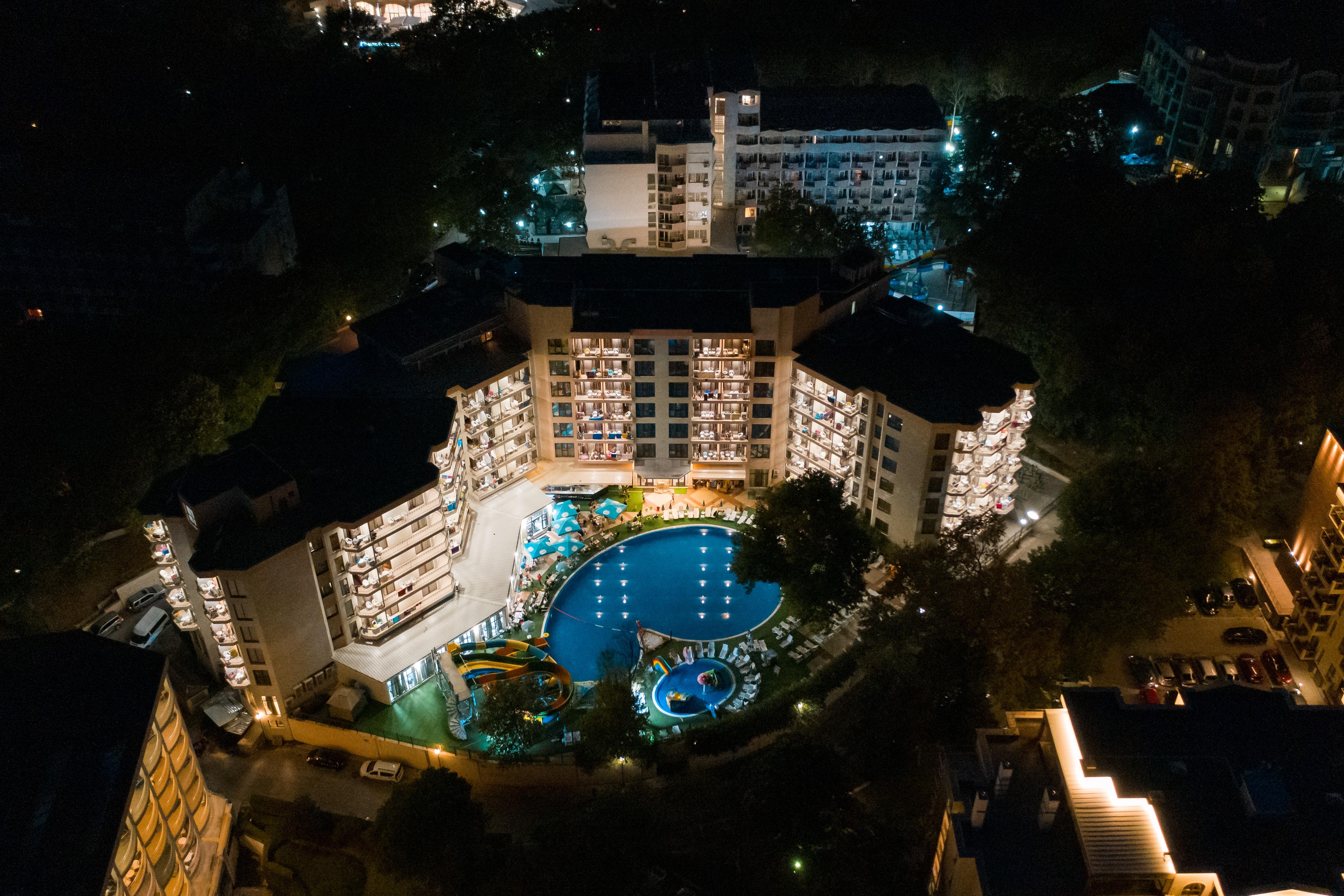 Prestige Hotel And Aquapark Varna Exterior photo