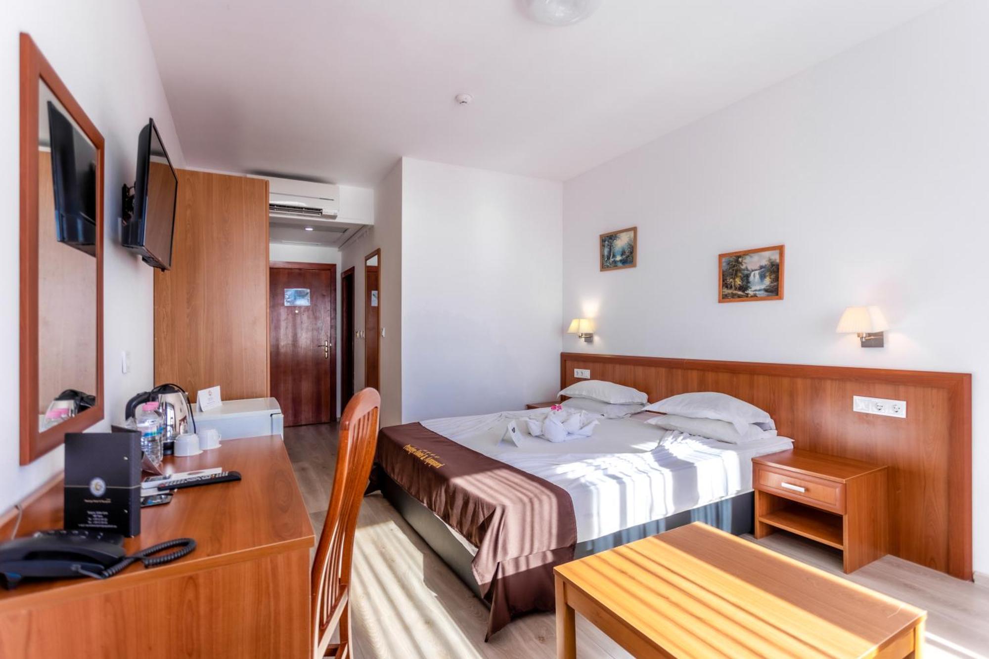 Prestige Hotel And Aquapark Varna Exterior photo